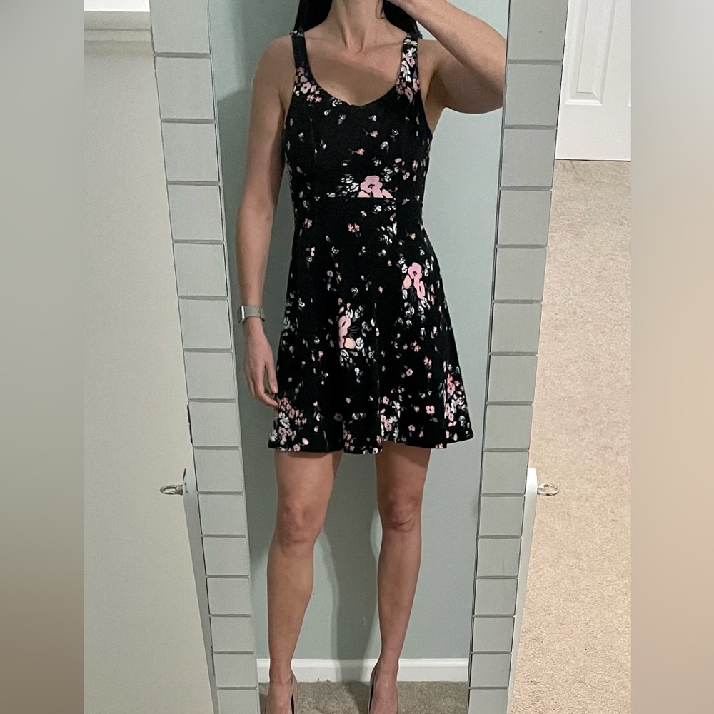 Comfy casual Lauren Conrad black floral dress